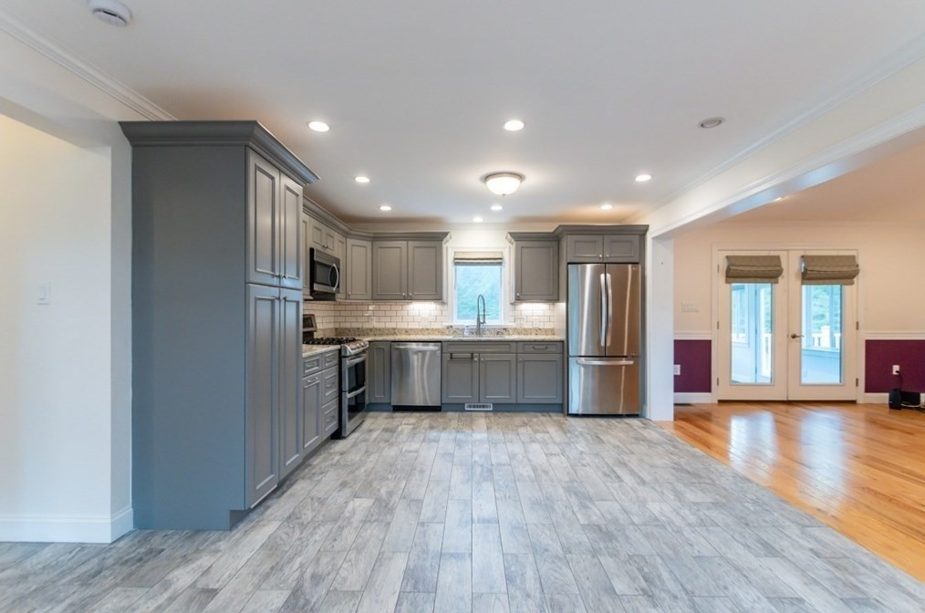 49 St, Upton MA 01568 exterior