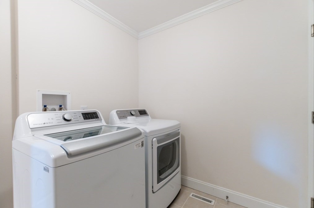 49 St, Upton MA 01568 exterior