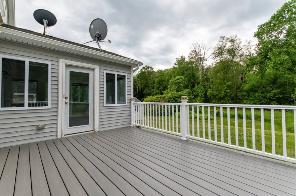 49 St, Upton MA 01568 exterior