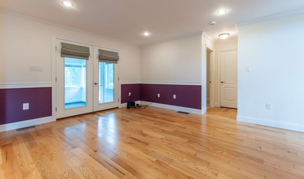 49 St, Upton MA 01568 exterior