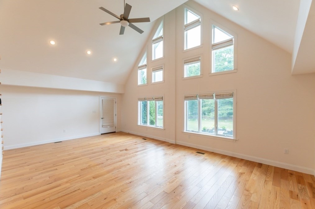 49 St, Upton MA 01568 exterior