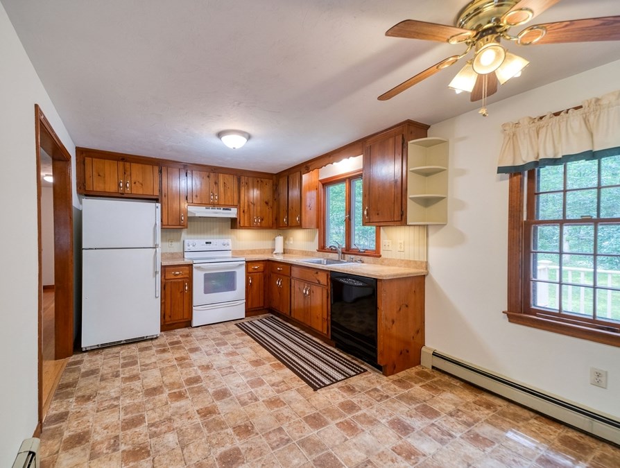 10 Little Acorn Ln, Sandwich MA 02644-1304 exterior