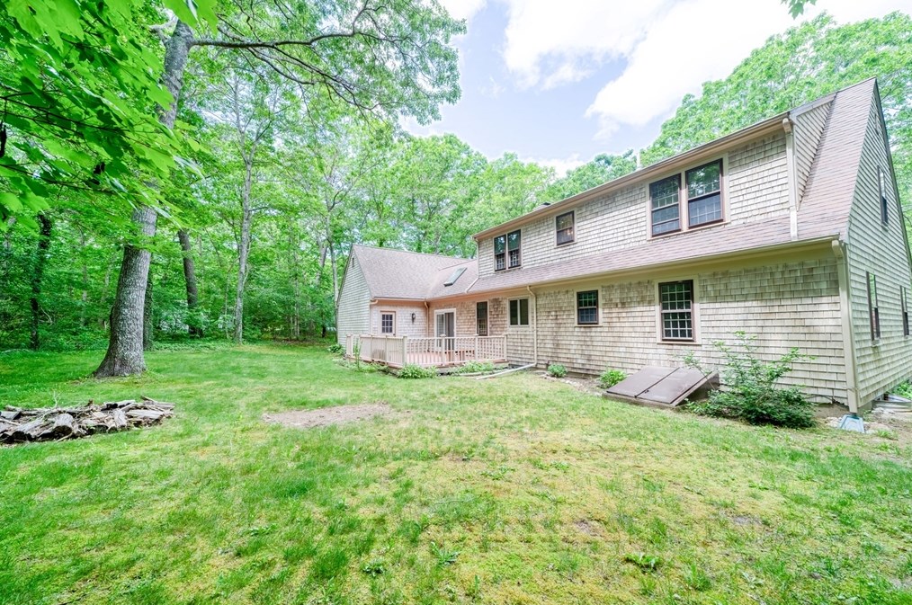 10 Little Acorn Ln, Sandwich MA 02644-1304 exterior