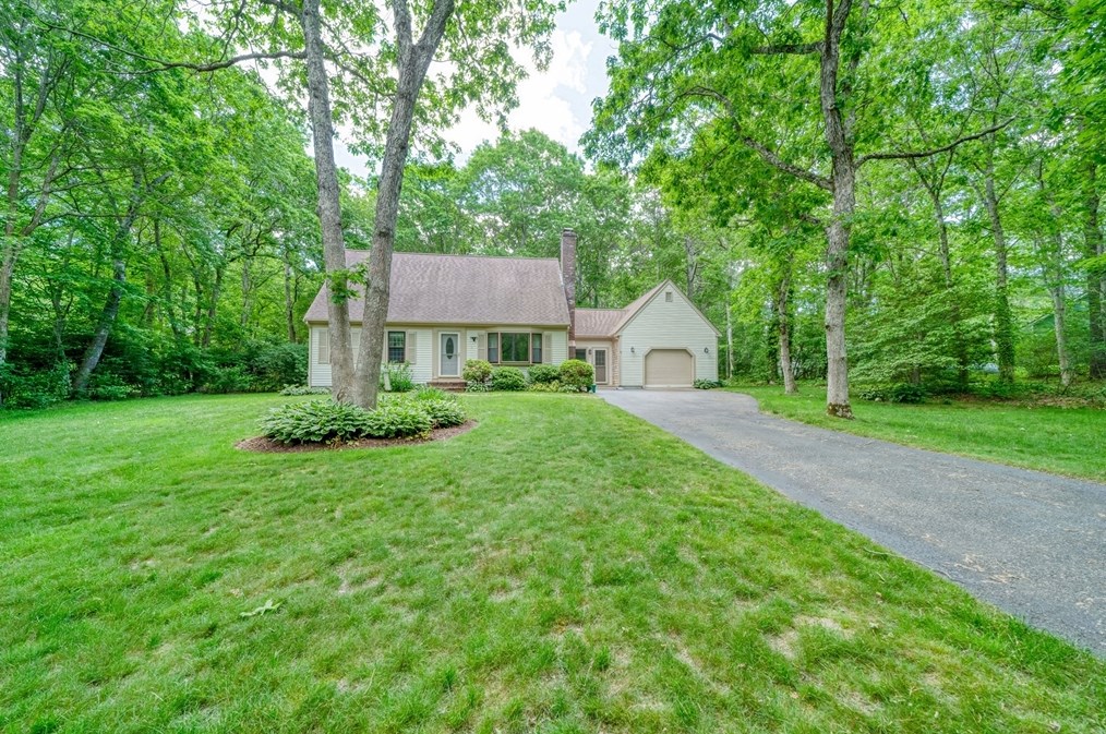 10 Little Acorn Ln, Sandwich MA 02644-1304 exterior