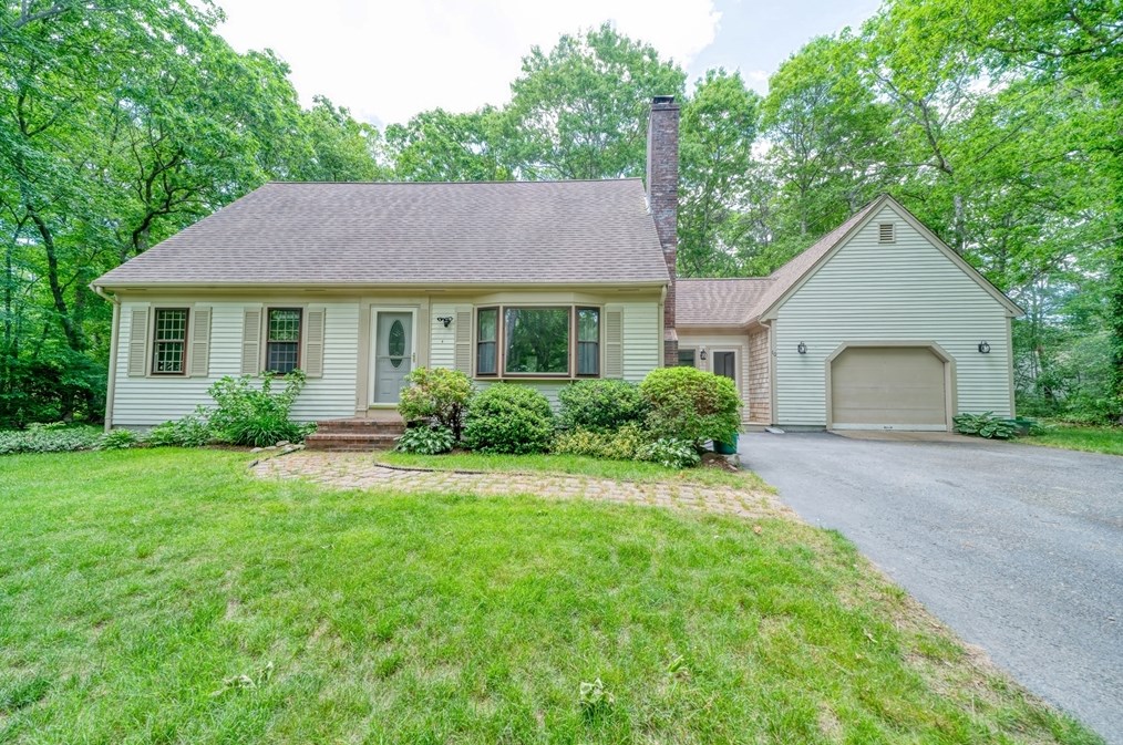 10 Little Acorn Ln, Sandwich, MA 02644 exterior
