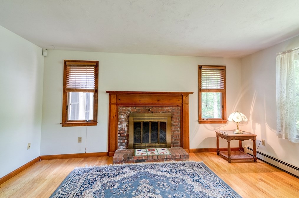 10 Little Acorn Ln, Sandwich MA 02644-1304 exterior