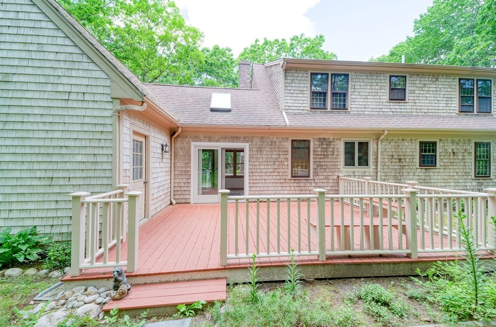 10 Little Acorn Ln, Sandwich MA 02644-1304 exterior