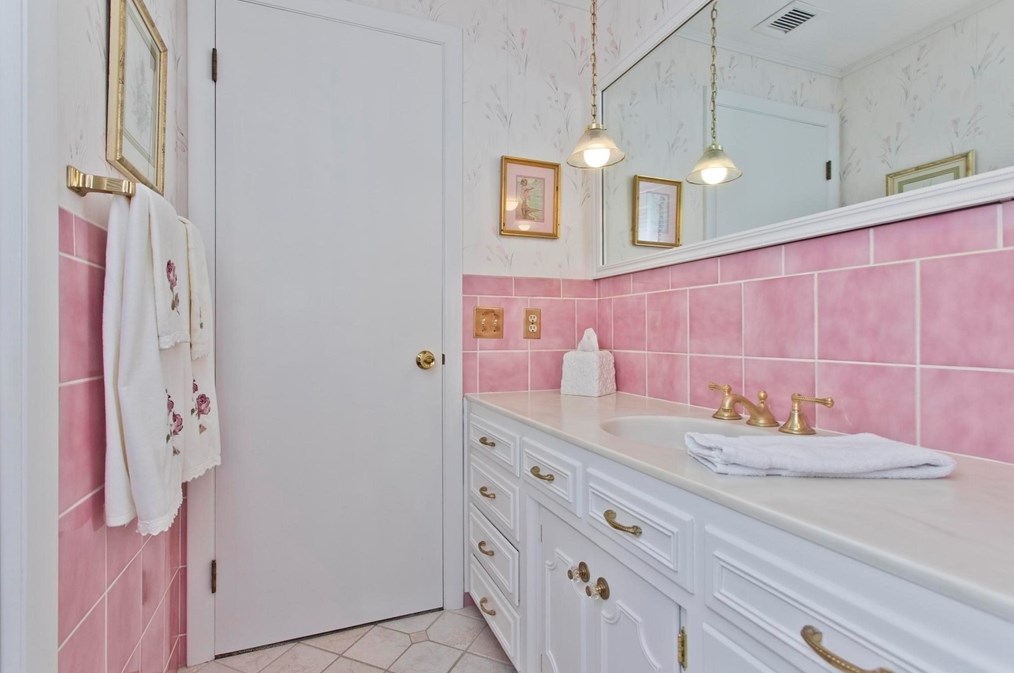 10 Old Carriage Dr, Wilbraham MA 01095-2415 exterior