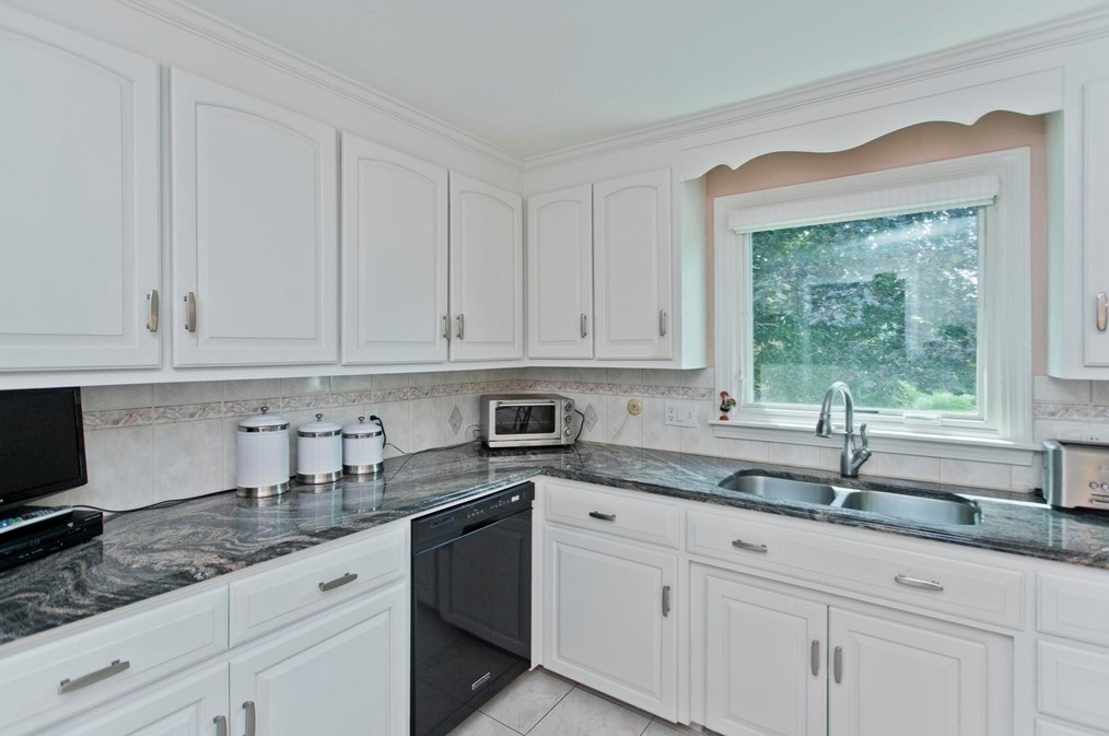 10 Old Carriage Dr, Wilbraham MA 01095-2415 exterior