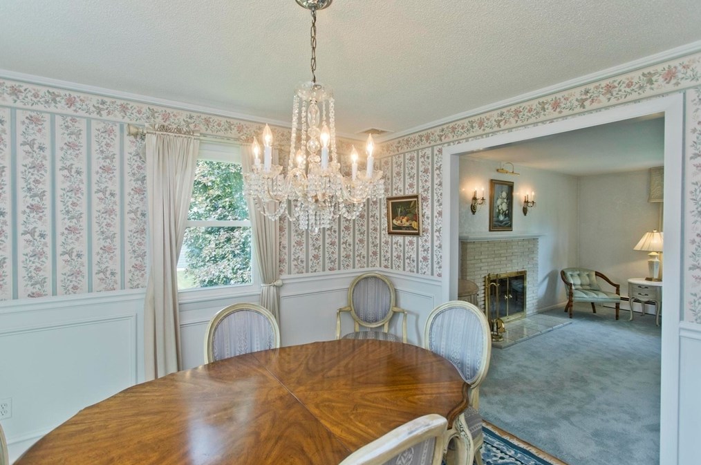 10 Old Carriage Dr, Wilbraham MA 01095-2415 exterior