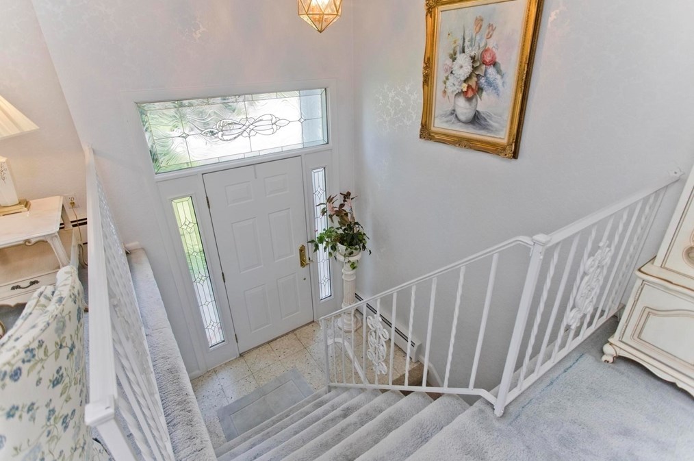 10 Old Carriage Dr, Wilbraham MA 01095-2415 exterior