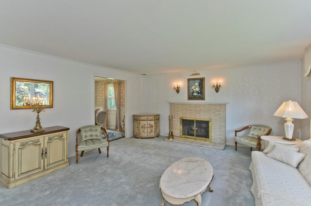 10 Old Carriage Dr, Wilbraham MA 01095-2415 exterior