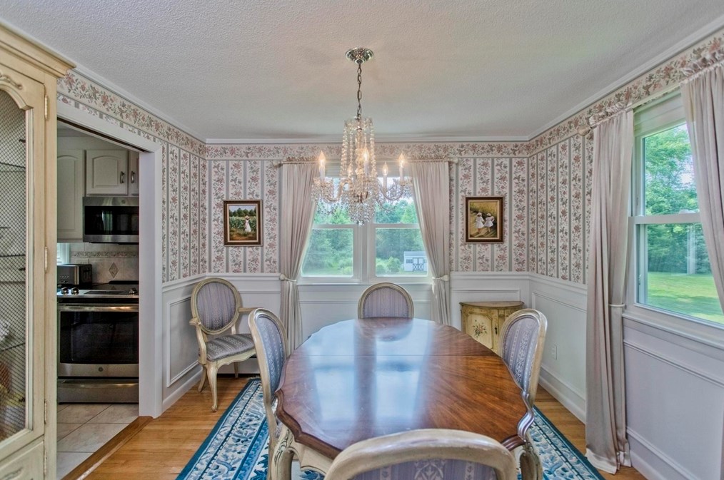 10 Old Carriage Dr, Wilbraham MA 01095-2415 exterior