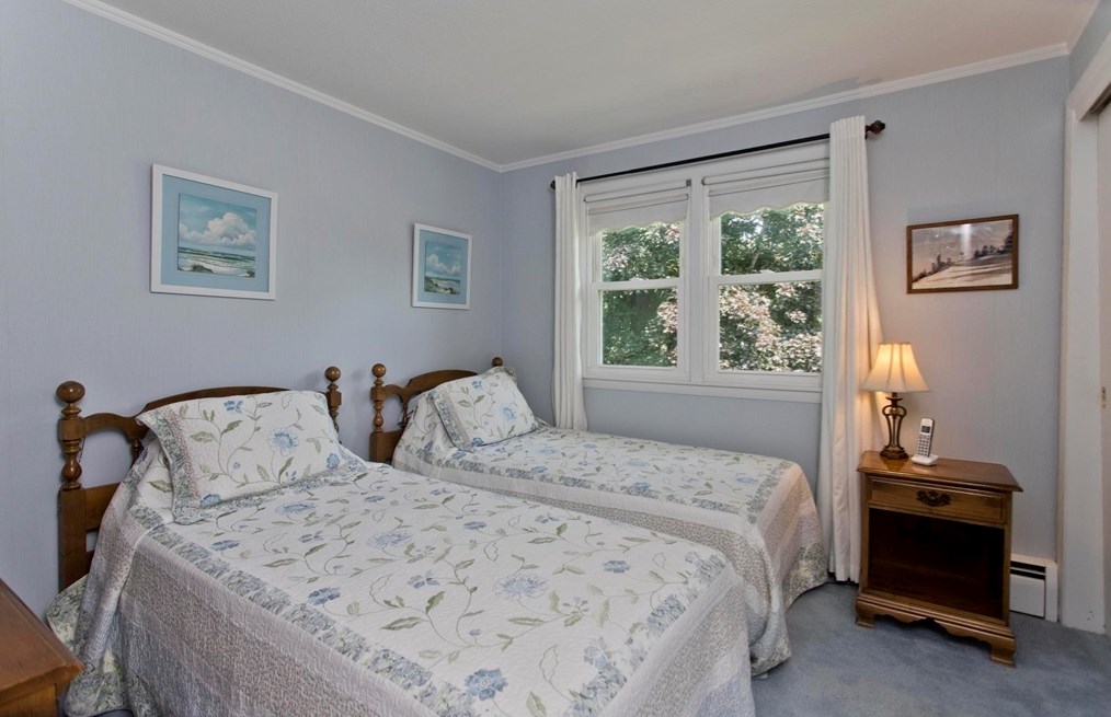 10 Old Carriage Dr, Wilbraham MA 01095-2415 exterior