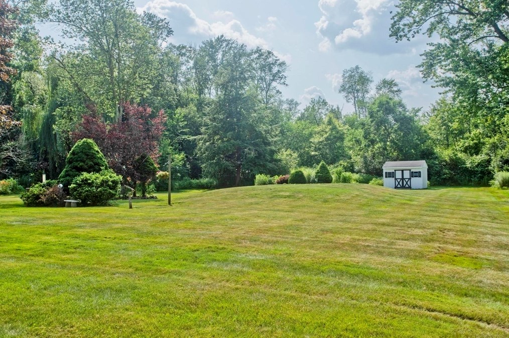 10 Old Carriage Dr, Wilbraham MA 01095-2415 exterior