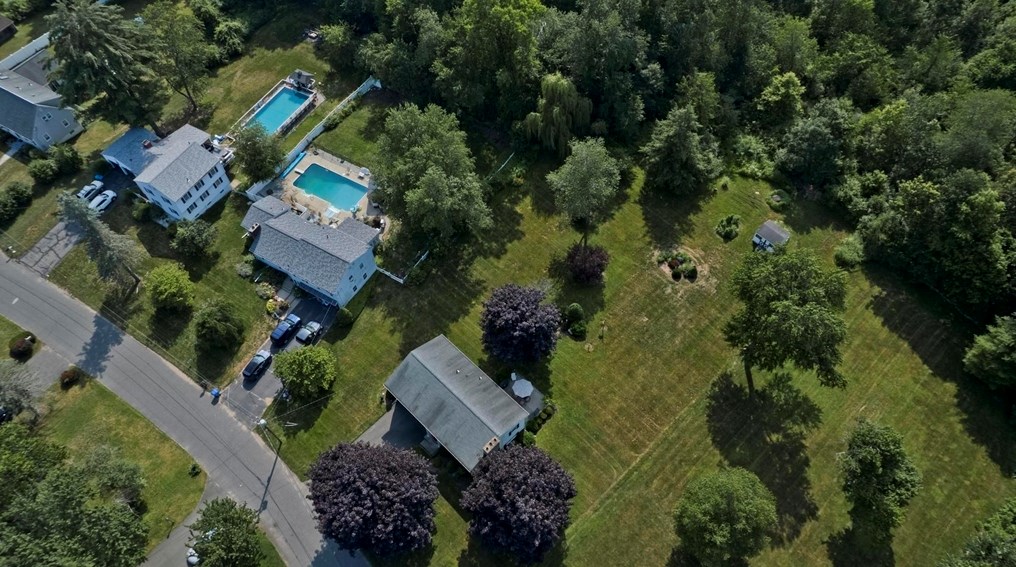 10 Old Carriage Dr, Wilbraham MA 01095-2415 exterior