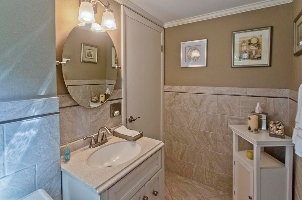 10 Old Carriage Dr, Wilbraham MA 01095-2415 exterior