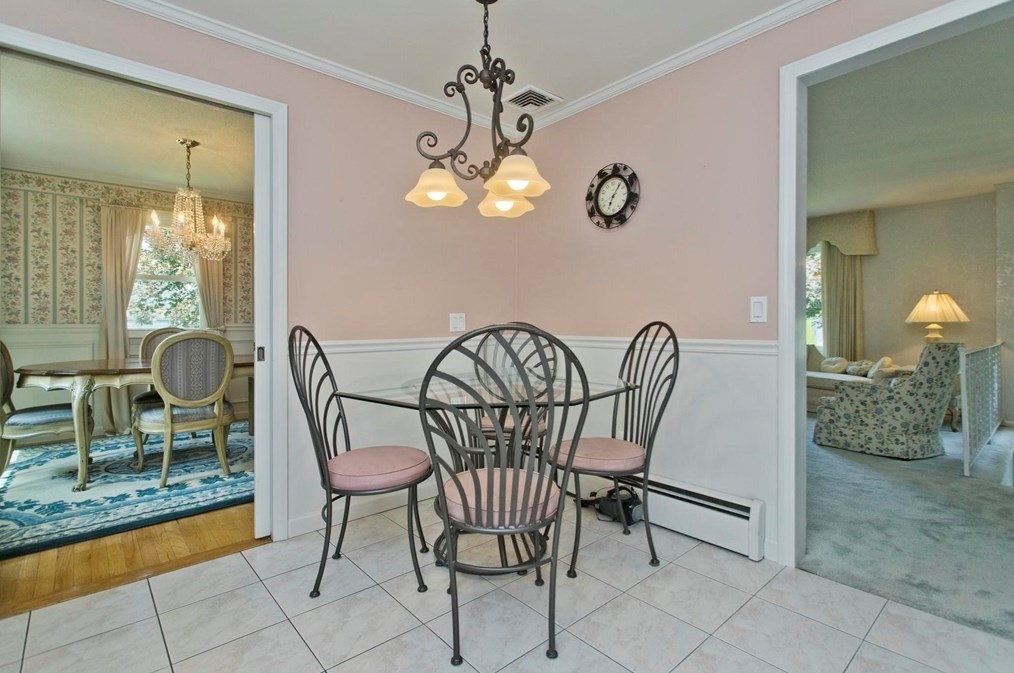 10 Old Carriage Dr, Wilbraham MA 01095-2415 exterior