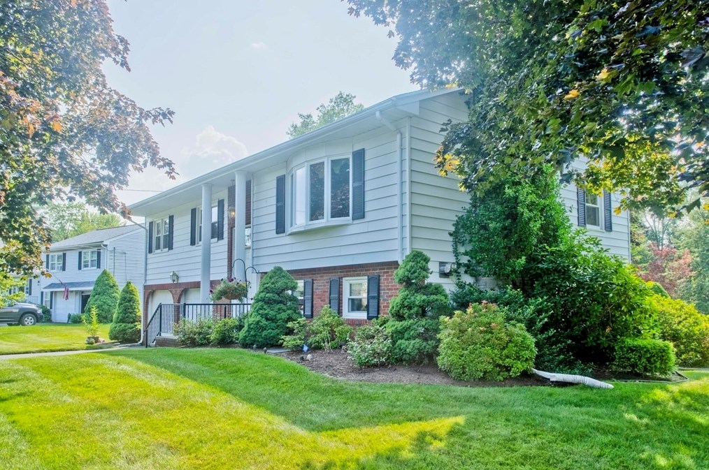 10 Old Carriage Dr, Wilbraham, MA 01095-2415