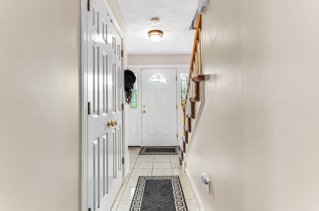 8 Avalon Ct, Methuen MA 01844-1971 exterior