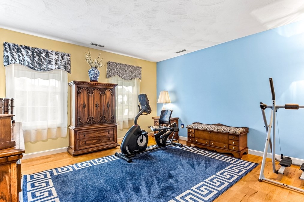 8 Avalon Ct, Methuen MA 01844-1971 exterior