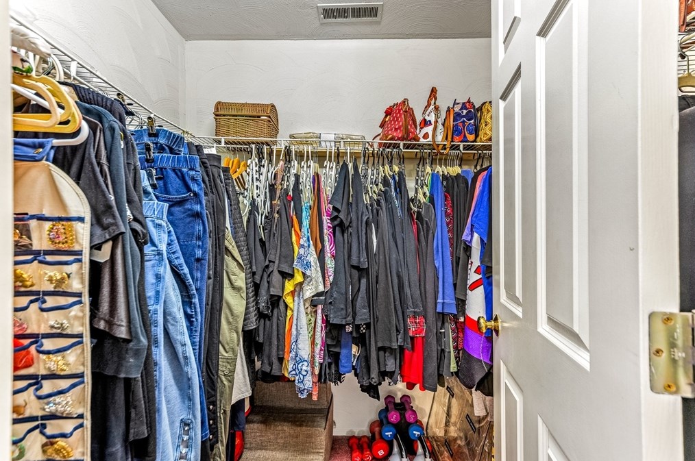 8 Avalon Ct, Methuen MA 01844-1971 exterior