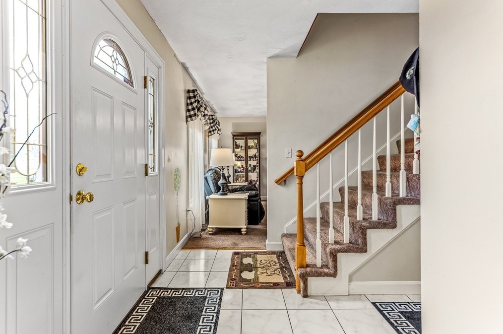 8 Avalon Ct, Methuen MA 01844-1971 exterior