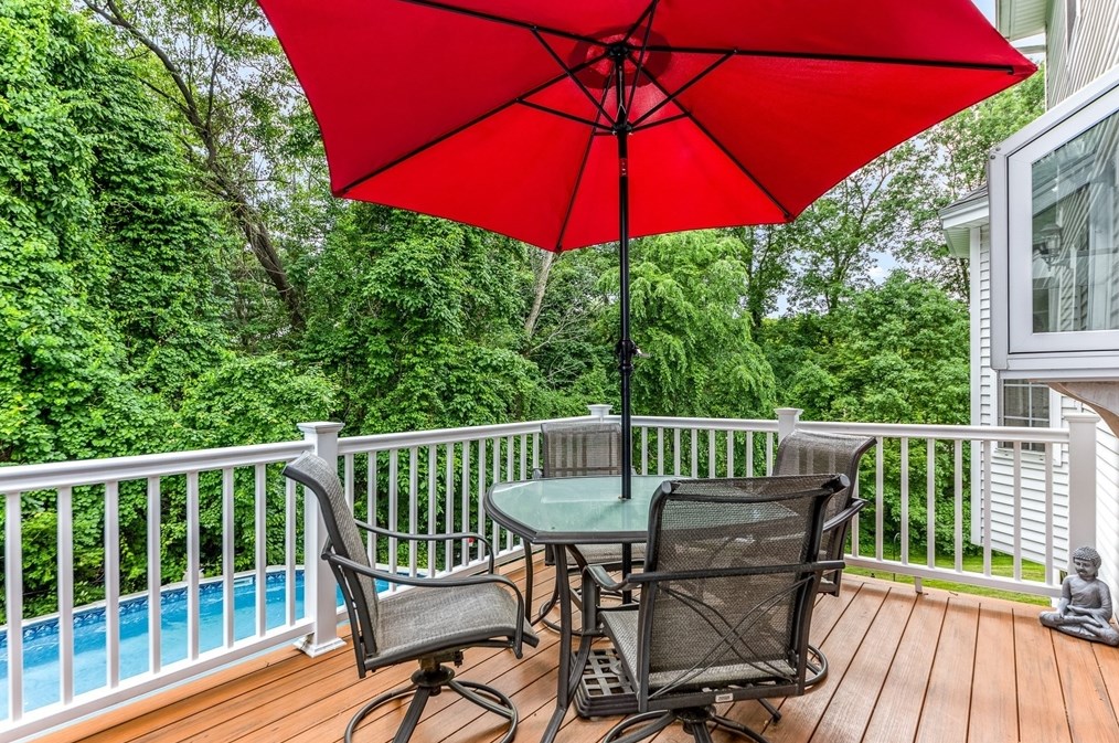 8 Avalon Ct, Methuen MA 01844-1971 exterior