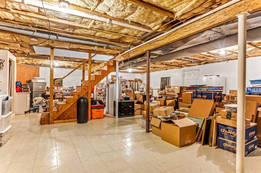 8 Avalon Ct, Methuen MA 01844-1971 exterior