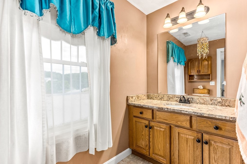 8 Avalon Ct, Methuen MA 01844-1971 exterior