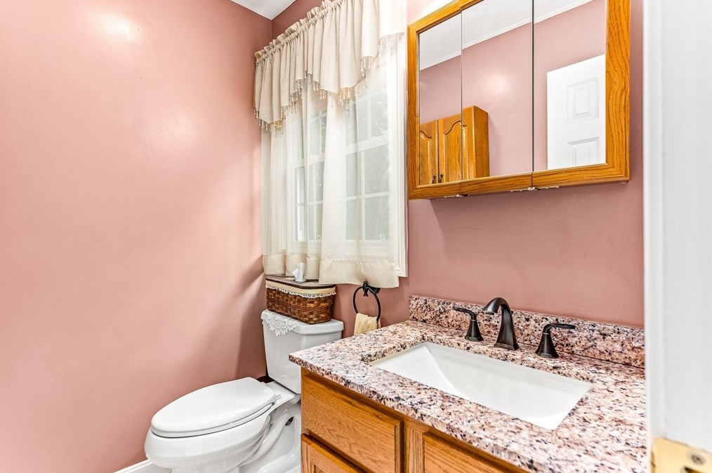 8 Avalon Ct, Methuen MA 01844-1971 exterior