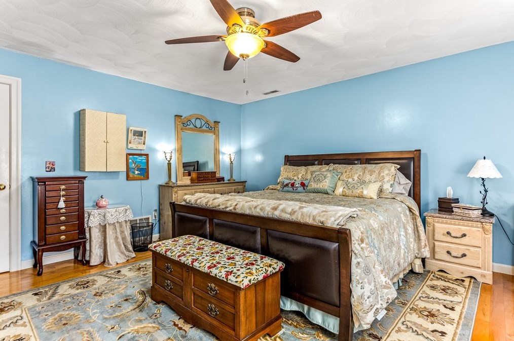 8 Avalon Ct, Methuen MA 01844-1971 exterior