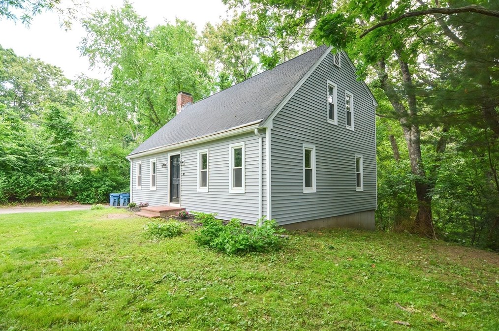 72 Fuller St, Canton MA 02021-1901 exterior