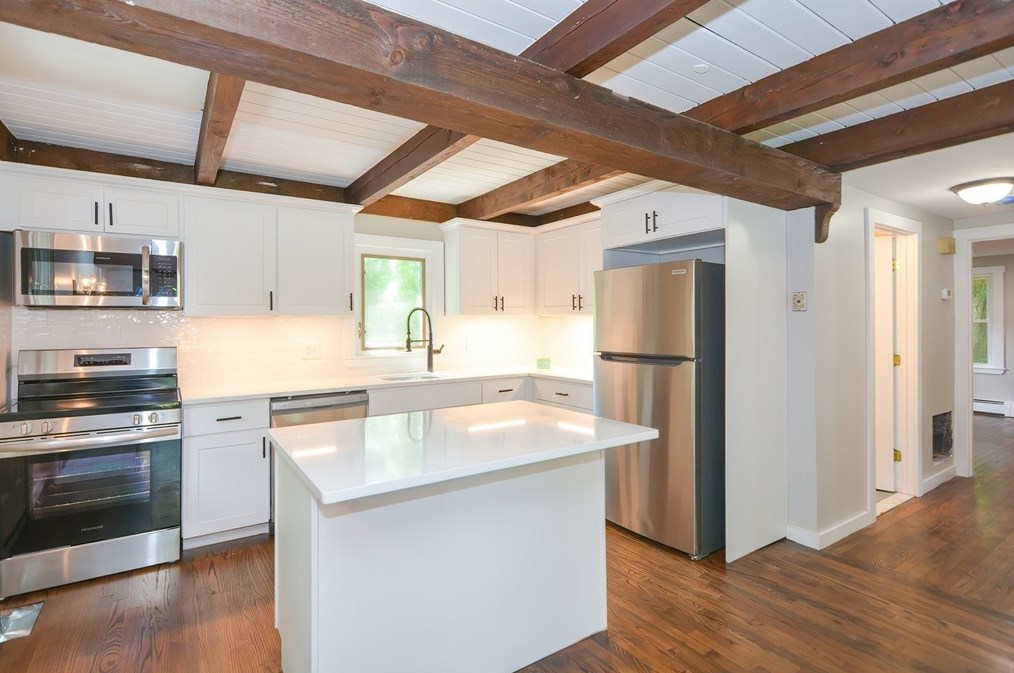 72 Fuller St, Canton MA 02021-1901 exterior