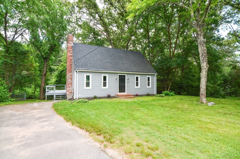 72 Fuller St, Canton MA 02021-1901 exterior