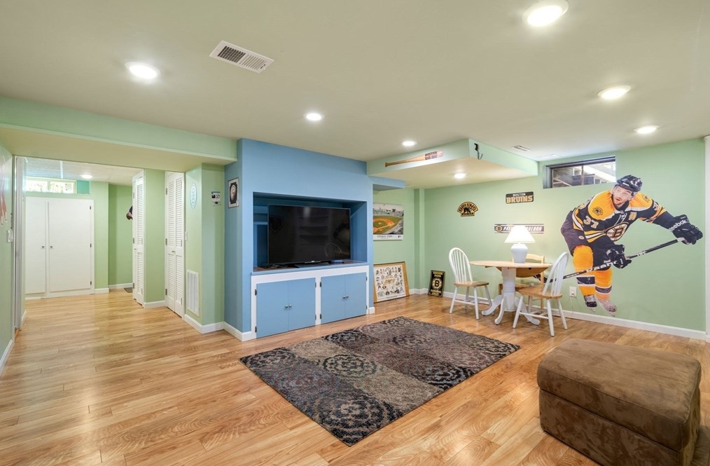 150 Edinboro St, Newton MA 02460-1302 exterior