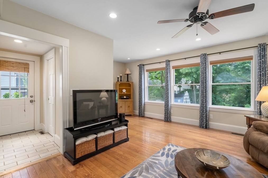 150 Edinboro St, Newton MA 02460-1302 exterior