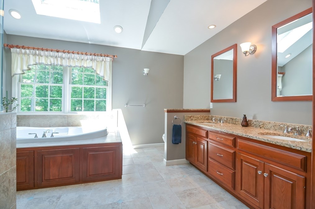 36 Dover Cir, Franklin MA 02038-4200 exterior