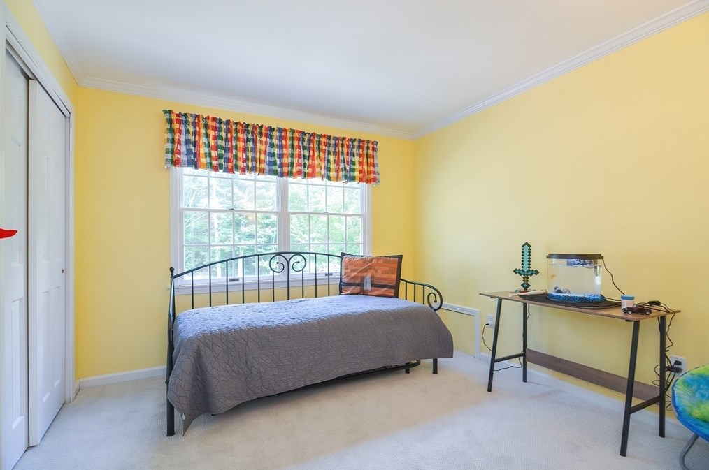 36 Dover Cir, Franklin MA 02038-4200 exterior