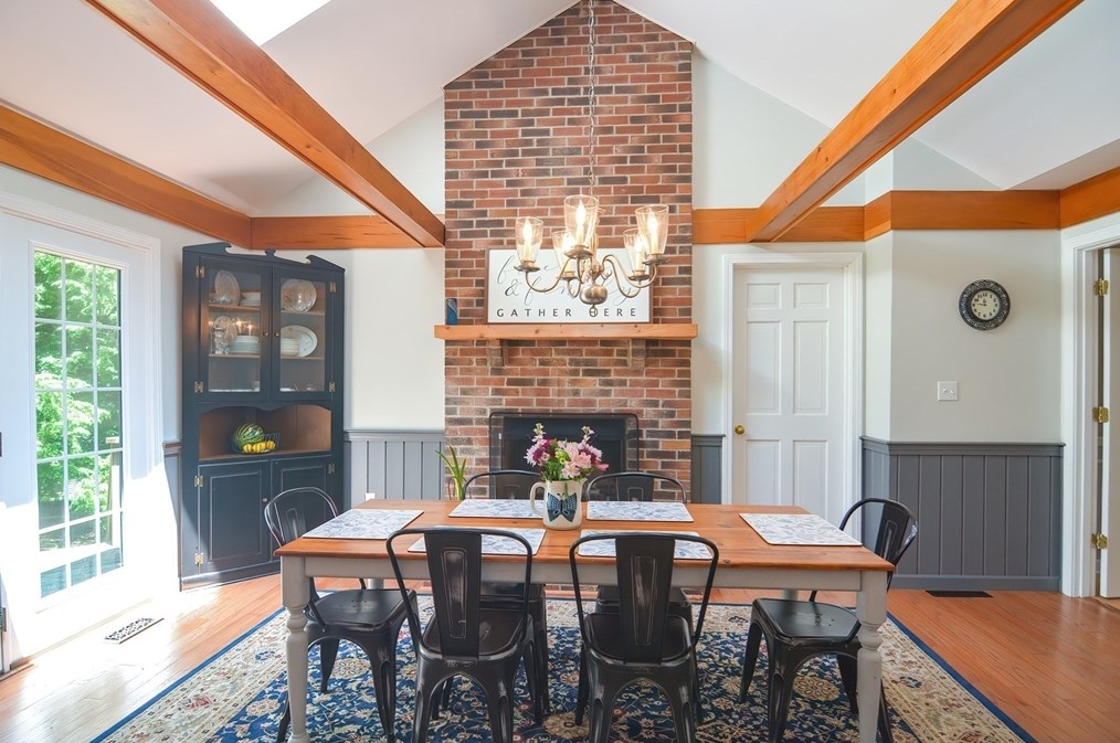 36 Dover Cir, Franklin MA 02038-4200 exterior