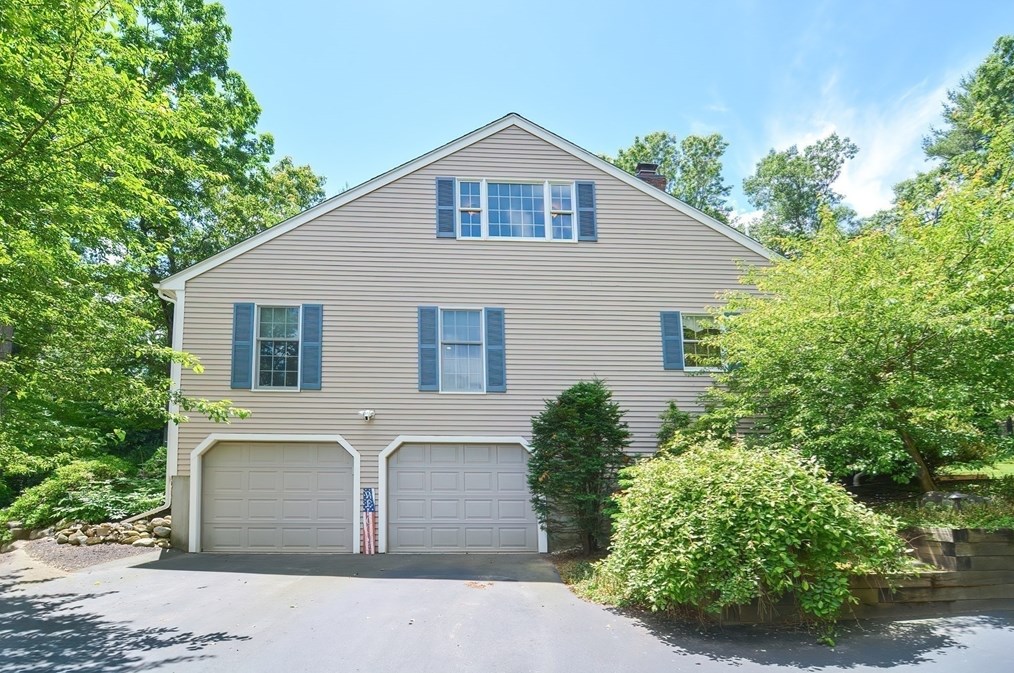 36 Dover Cir, Franklin MA 02038-4200 exterior