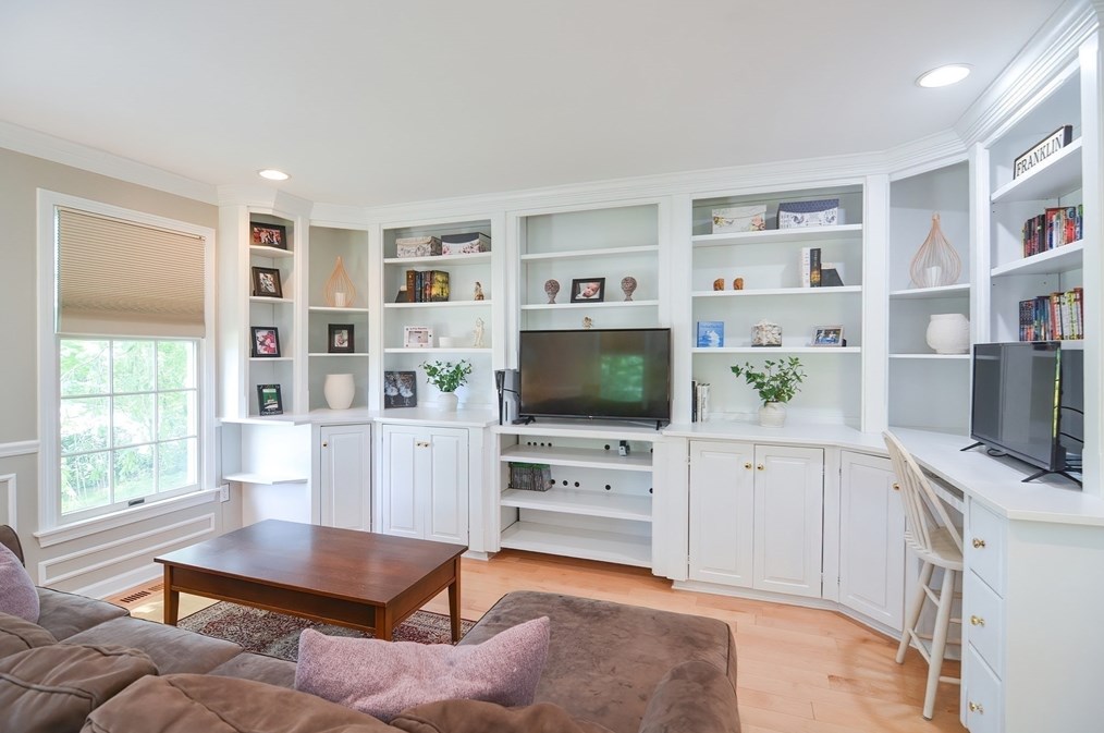 36 Dover Cir, Franklin MA 02038-4200 exterior