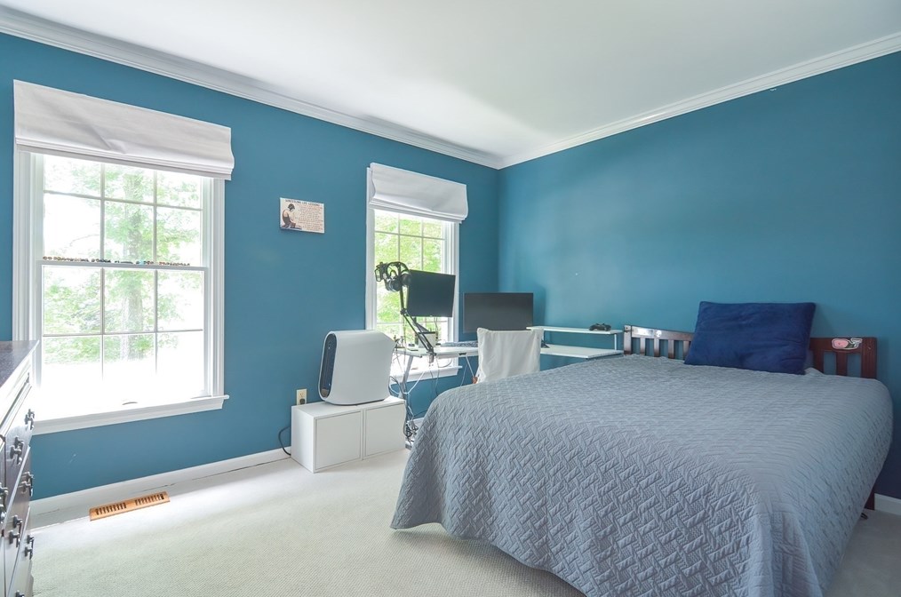 36 Dover Cir, Franklin MA 02038-4200 exterior