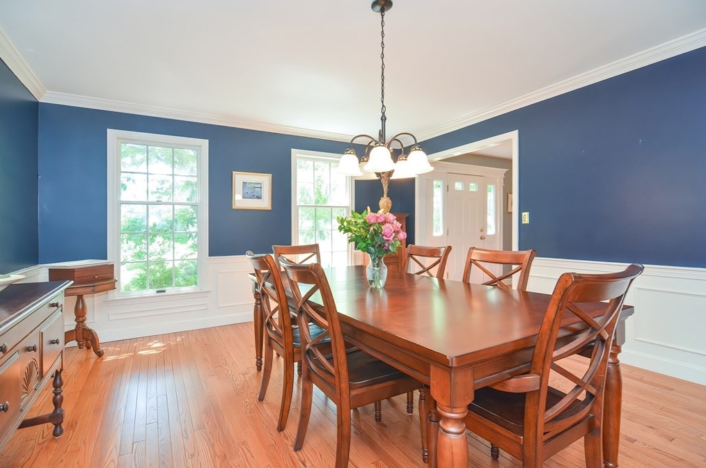 36 Dover Cir, Franklin MA 02038-4200 exterior