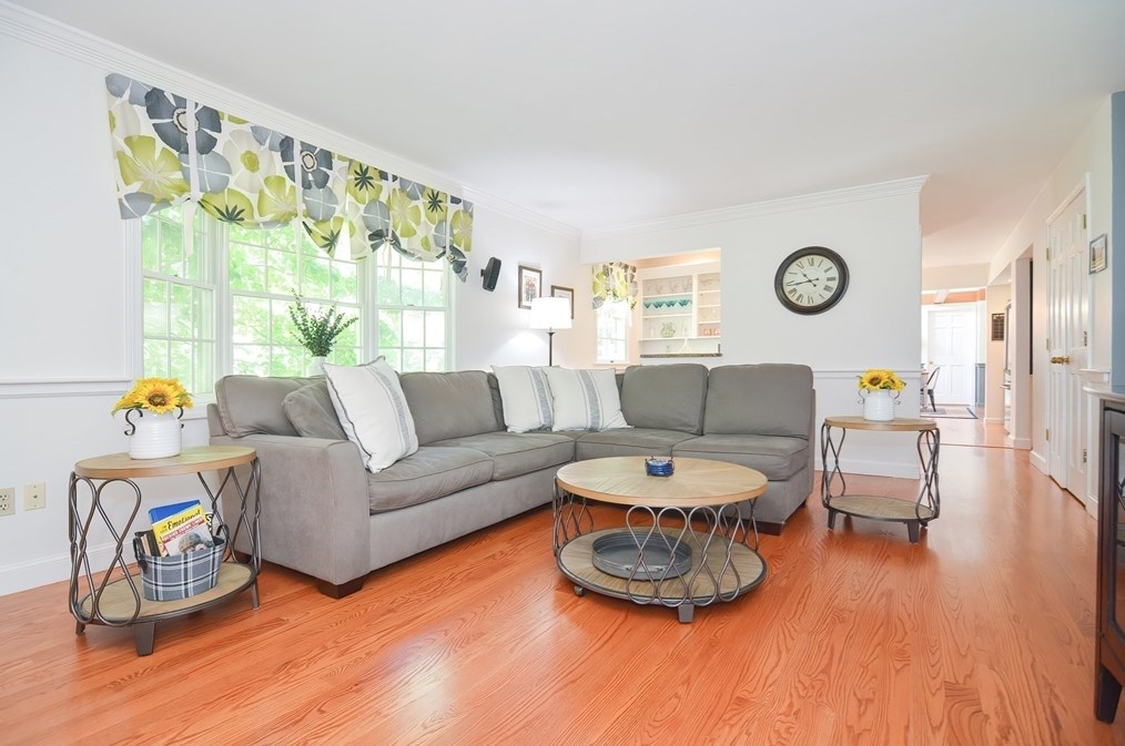 36 Dover Cir, Franklin MA 02038-4200 exterior