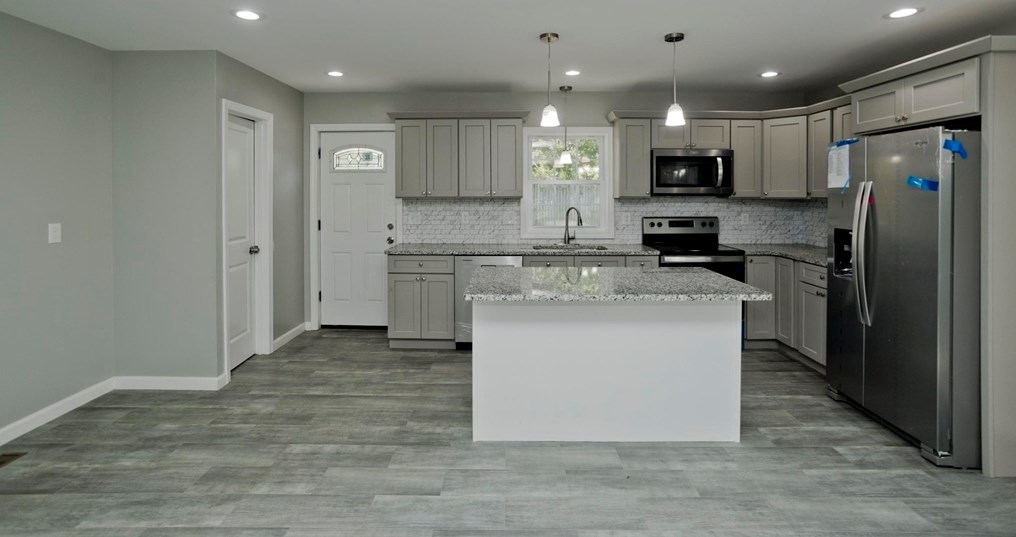 27 Brk St, Springfield MA  01109-2620 exterior