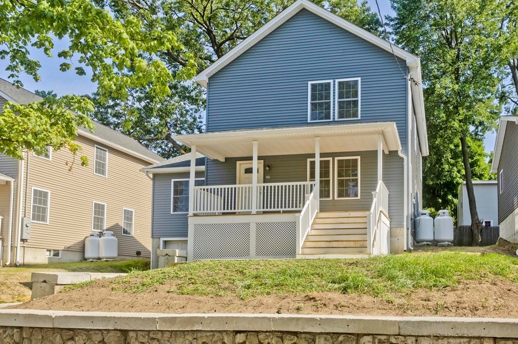 27 Brooks St, Springfield, MA 01109
