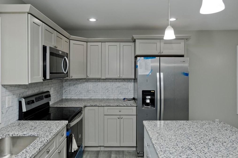 27 Brk St, Springfield MA  01109-2620 exterior