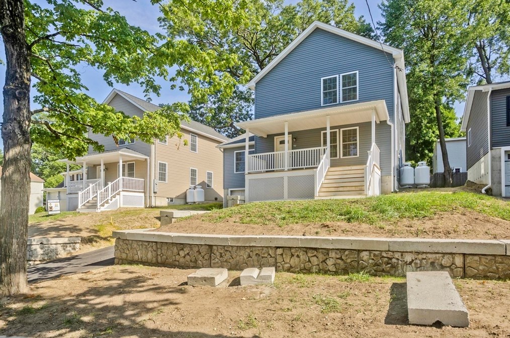 27 Brk St, Springfield MA  01109-2620 exterior