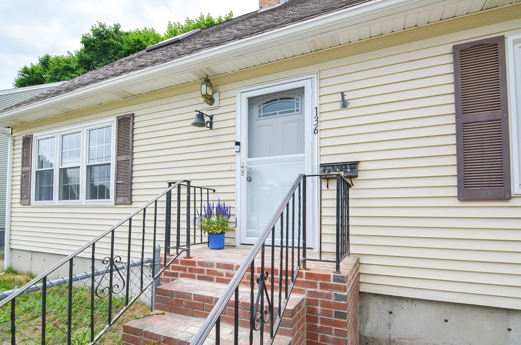 136 Orleans St, Lowell MA 01850-1112 exterior